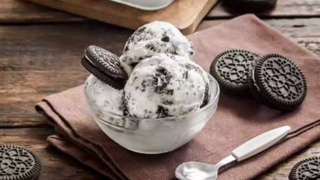 Làm kem oreo với máy xay sinh tố