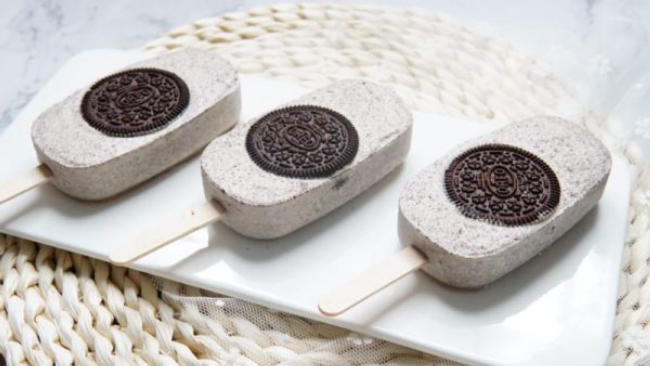 Làm kem oreo với máy xay sinh tố