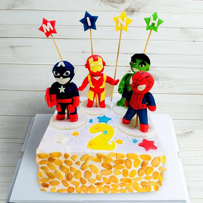PK043 - Bánh sinh nhật trang trí siêu anh hùng Marvel cho bé trai